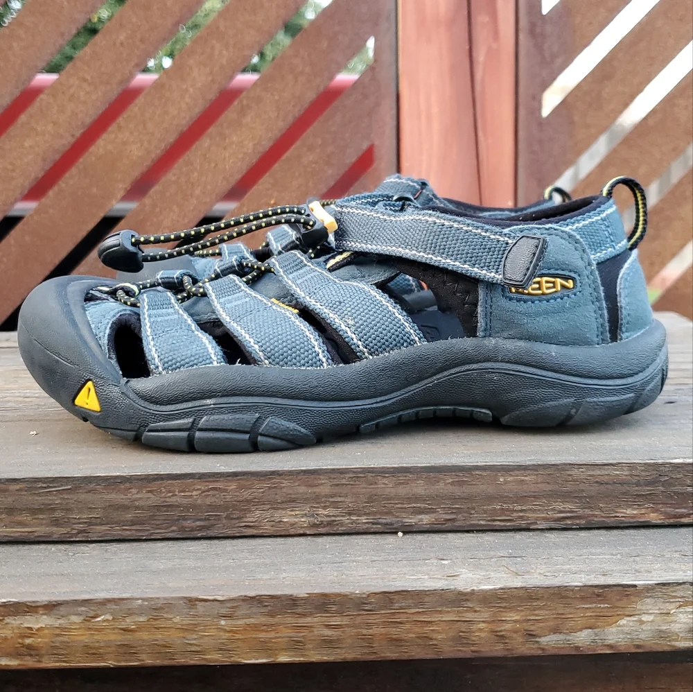 Keen water hiking